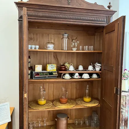 Nocleg ze śniadaniem Salutbb D'hote 4*