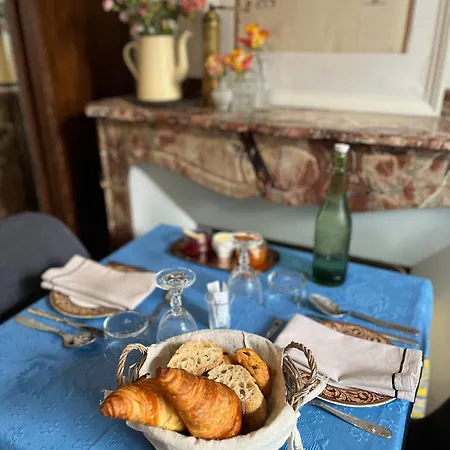 Nocleg ze śniadaniem Salutbb D'hote 4*