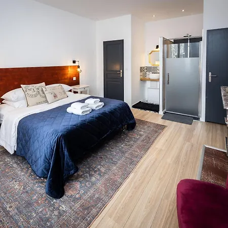 Nocleg ze śniadaniem Salutbb D'hote 4*