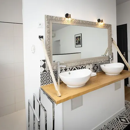 Nocleg ze śniadaniem Salutbb D'hote 4*